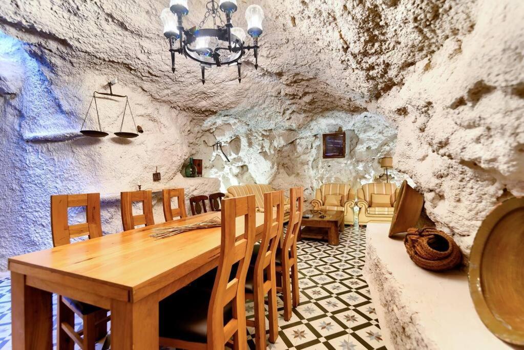 Cueva Con Jacuzzi A 20 Minutos De Valencia Villa Benaguacil Exterior photo