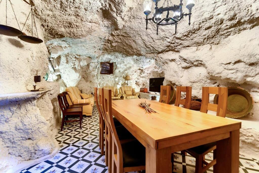 Cueva Con Jacuzzi A 20 Minutos De Valencia Villa Benaguacil Exterior photo