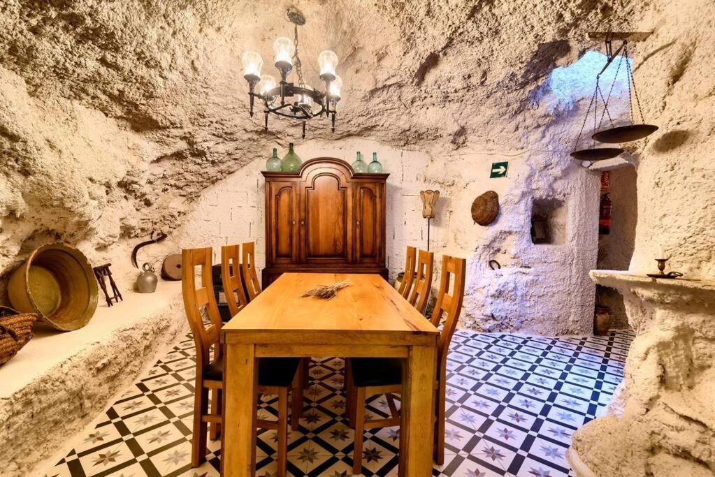 Cueva Con Jacuzzi A 20 Minutos De Valencia Villa Benaguacil Exterior photo