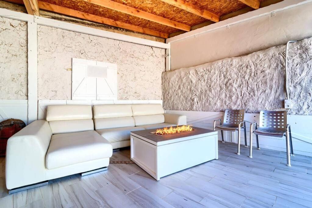 Cueva Con Jacuzzi A 20 Minutos De Valencia Villa Benaguacil Exterior photo