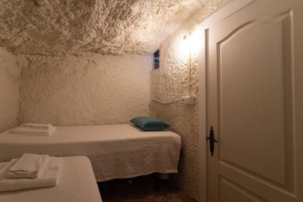 Cueva Con Jacuzzi A 20 Minutos De Valencia Villa Benaguacil Exterior photo